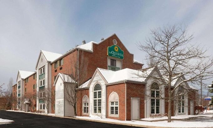 Macedonia Hotel | Pet-Friendly Retreat at La Quinta by Wyndham Cleveland