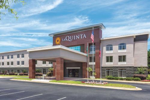 Columbus Hotel | Discover La Quinta by Wyndham Columbus North for Families