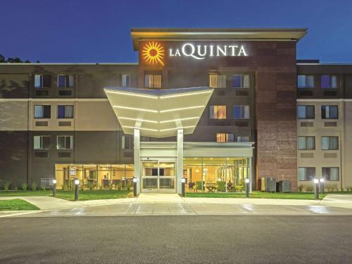 Jessup Hotel | Pet-Friendly Getaway at La Quinta by Wyndham Columbia