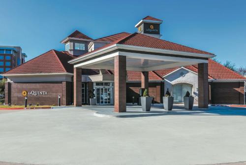 Plano Hotel | Pet-Friendly Retreat at La Quinta by Wyndham Dallas Plano West