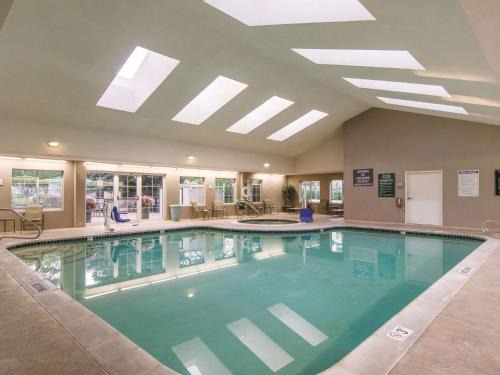 Dupont Hotel | Explore La Quinta by Wyndham Denver Airport – Pet Friendly Stays