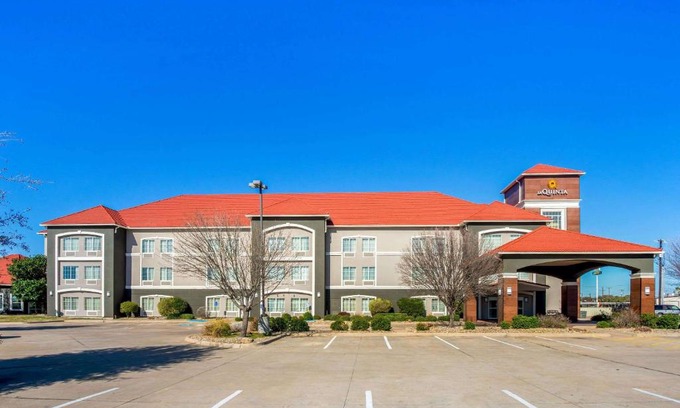 Eastland Hotel | Pet Friendly Retreat at La Quinta by Wyndham Eastland