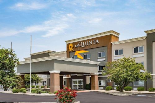 Evansville Hotel | Pet-Friendly Retreat at La Quinta by Wyndham Evansville
