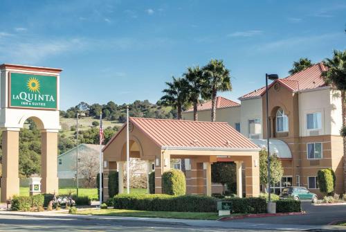 Fairfield Hotel | Discover La Quinta by Wyndham Fairfield - Napa Valley Oasis