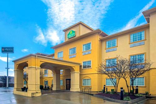Fort Smith Hotel | Pet-Friendly Retreat at La Quinta by Wyndham Fort Smith