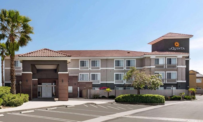 Hesperia Hotel | Pet-Friendly Retreat at La Quinta by Wyndham Hesperia