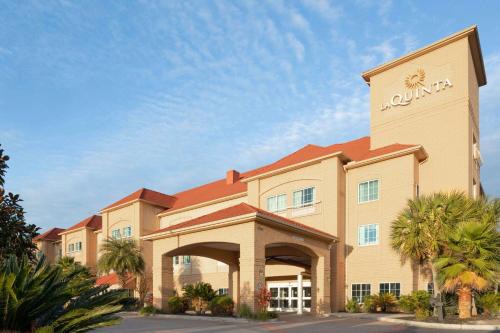 Flemington Hotel | Discover La Quinta by Wyndham Hinesville - Pet-Friendly Retreat