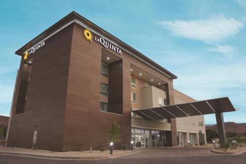 Kanab Hotel | Pet-Friendly Retreat at La Quinta by Wyndham Kanab