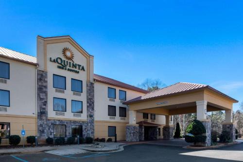 LaGrange Hotel | Pet-Friendly Getaway at La Quinta by Wyndham LaGrange