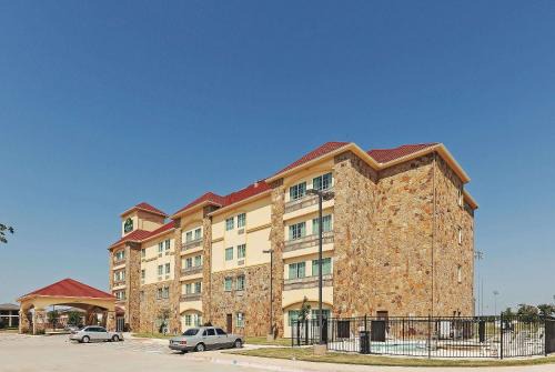McKinney Hotel | Pet-Friendly Retreat at La Quinta by Wyndham McKinney