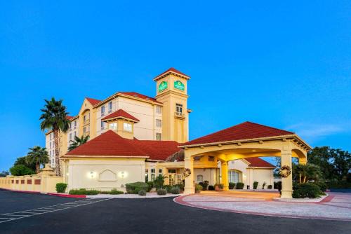 Superstition Springs Hotel | Pet-Friendly Retreat at La Quinta by Wyndham Mesa