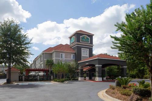 Daphne Hotel | Pet-Friendly Getaway at La Quinta by Wyndham Mobile-Daphne