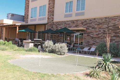 Pecos Hotel | Pet-Friendly Getaway at La Quinta by Wyndham Pecos
