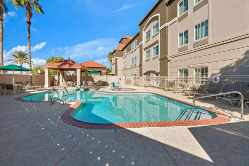 Estrella Village Hotel | Pet-Friendly Retreat at La Quinta by Wyndham Phoenix I-10