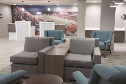 Pittsburg Hotel | Pet-Friendly Stays at La Quinta by Wyndham Pittsburg