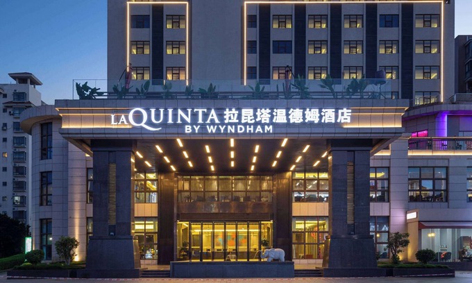 Qionghai Hotel | La Quinta by Wyndham Qionghai Yinhai