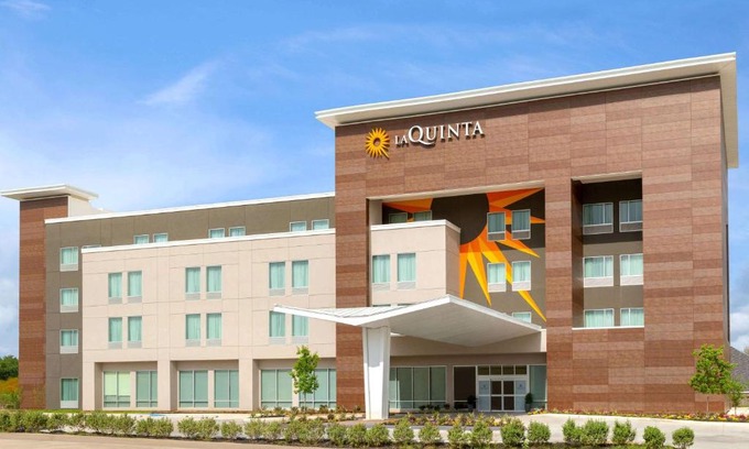 Richmond Hotel | Relax at La Quinta by Wyndham Richmond-Sugarland Hotel
