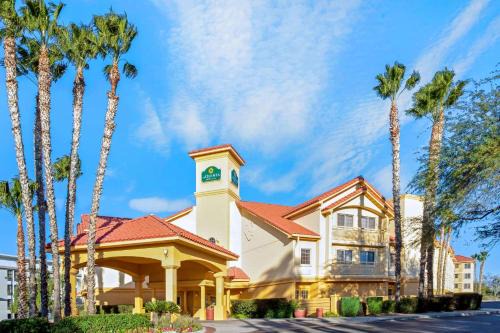 Tucson Hotel | Pet-Friendly La Quinta by Wyndham Tucson Airport Awaits