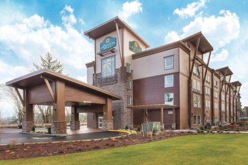 Tumwater Hotel | Pet-Friendly Getaway at La Quinta by Wyndham Tumwater
