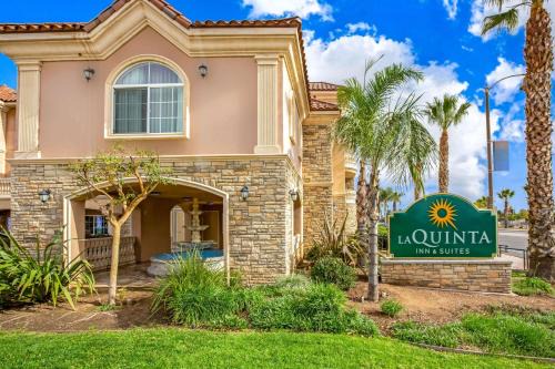 Moreno Valley Hotel | Pet-Friendly Retreat at La Quinta by Wyndham Moreno Valley