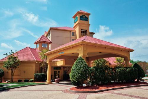 Winston - Salem Hotel | Discover La Quinta by Wyndham Winston-Salem: Pet-Friendly Retreat