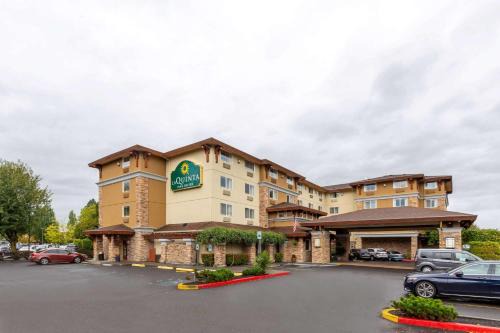 Salmon Creek Hotel | Pet-Friendly Retreat at La Quinta by Wyndham Vancouver