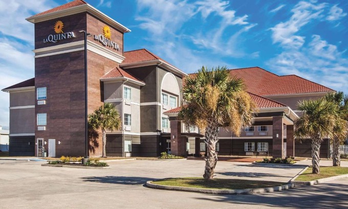 Walker Hotel | Welcome to La Quinta by Wyndham Walker - Family Friendly Stay