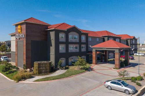 Woodway Hotel | Explore La Quinta by Wyndham Woodway - Family-Friendly Stay