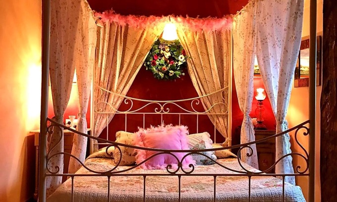 Valeria House | Romantic Getaway at La Quinta de Malu in Cuenca