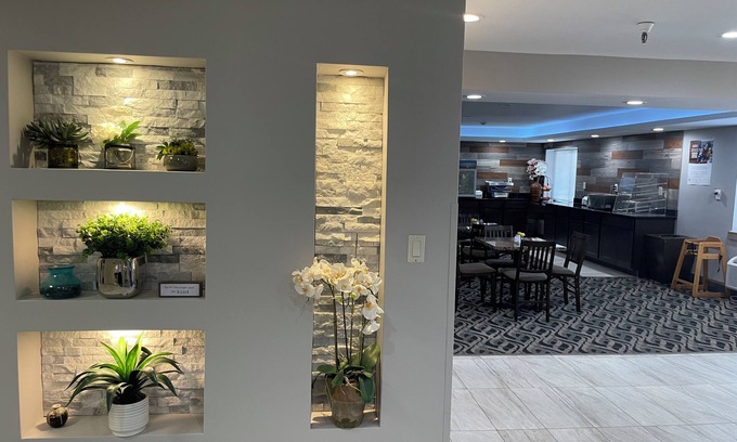 Springdale Hotel | Convenient Stay at La Quinta Inn Cincinnati North