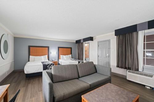 Central City Hotel | Pet-Friendly La Quinta Inn with Oceanfront Views in Corpus Christi