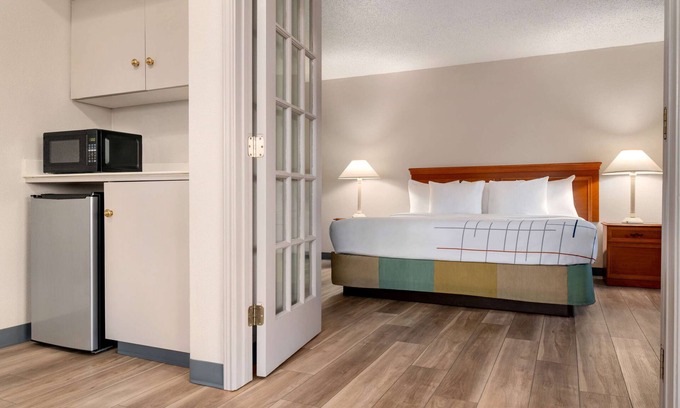 Reynoldsburg Hotel | Comfortable Stay at La Quinta Inn Columbus Airport Area