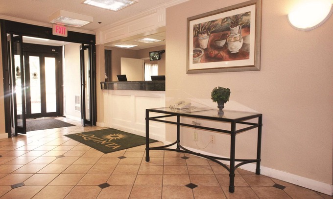 Canton Hotel | Comfortable Stay at La Quinta Inn Detroit Canton with Spa
