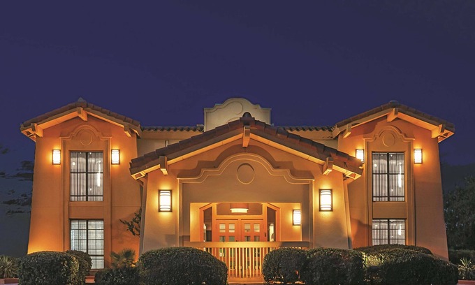 Midland Hotel | Pet-Friendly Retreat at La Quinta Inn by Wyndham Midland