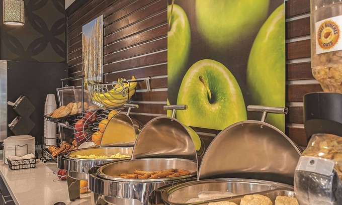 Lacey Hotel | Pet-Friendly Retreat at La Quinta Inn by Wyndham Olympia