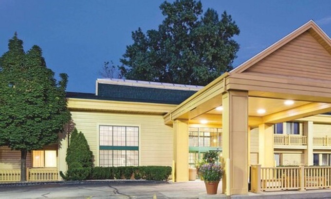 Oshkosh Hotel | Pet-Friendly Comfort at La Quinta Inn by Wyndham Oshkosh