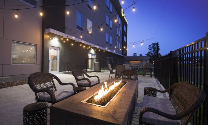 Lake Delton Hotel | Discover La Quinta Inn & Suites: Pet-Friendly Retreat
