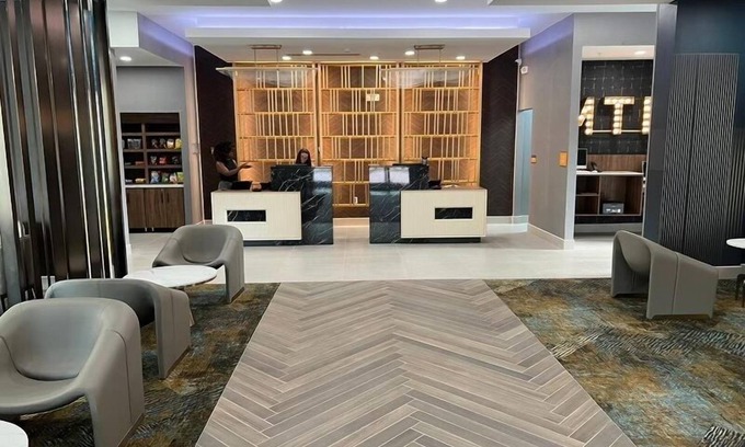 Manchester Hotel | Discover La Quinta Inn & Suites near Arnold AFB - Rated 8.8