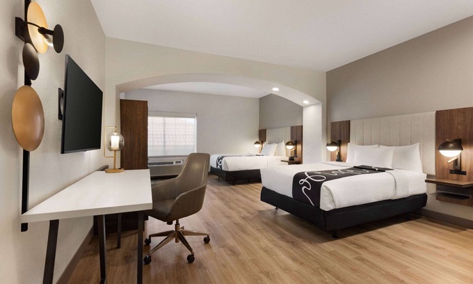 Port Arthur Hotel | Relax at La Quinta Inn & Suites with Pool and Pet Friendly Rooms