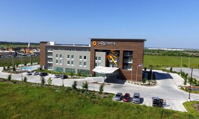 San Marcos Hotel | Top-Rated La Quinta Inn & Suites near San Marcos Outlet Mall