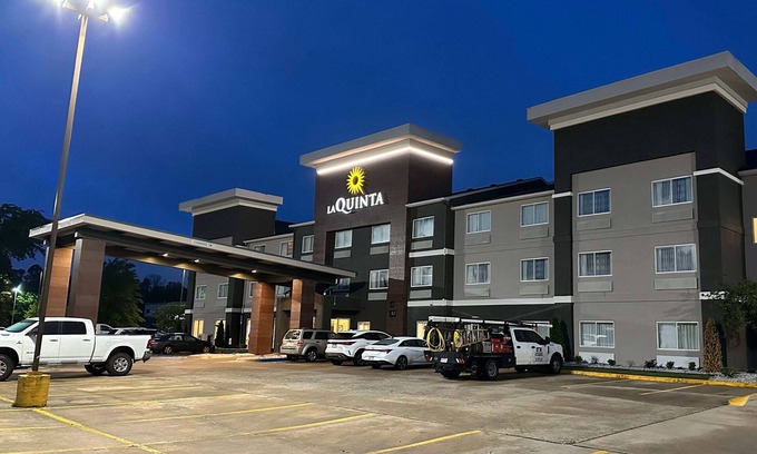 Fayetteville Hotel | Comfortable Stay at La Quinta Inn & Suites Fayetteville