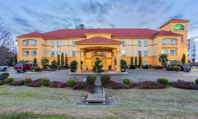 Fultondale Hotel | Pet-Friendly La Quinta Inn & Suites in Fultondale, AL