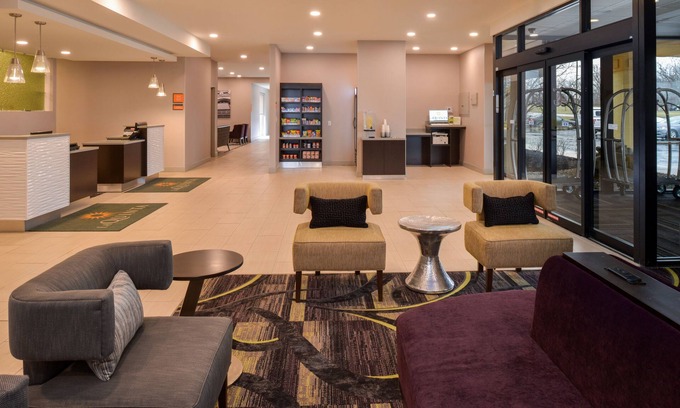 Indianapolis Hotel | Pet-Friendly La Quinta Inn & Suites in Indianapolis South