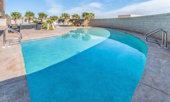 Carlsbad Hotel | Comfortable Stay at La Quinta Inn & Suites in Carlsbad