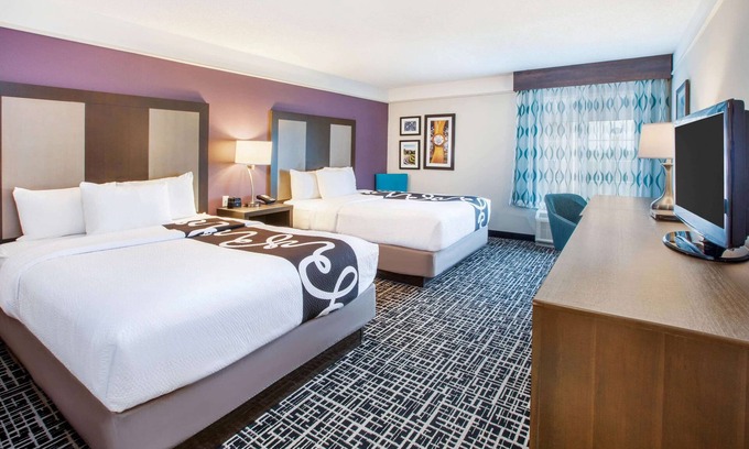 Florence Hotel | Pet-Friendly Retreat at La Quinta Inn & Suites Cincinnati