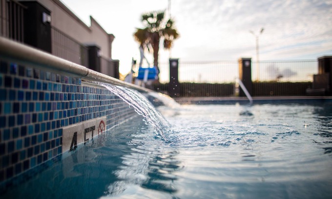 North Shore Hotel | Pet-Friendly Haven: La Quinta Inn & Suites Houston East