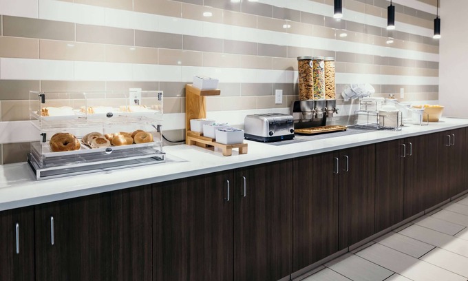 Ankeny Hotel | Pet-Friendly Getaway at La Quinta Inn & Suites Ankeny