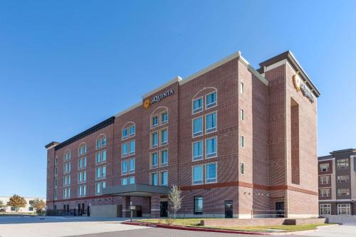 Frisco Hotel | Pet-Friendly Hotels in Frisco, TX with Hot Tub Access