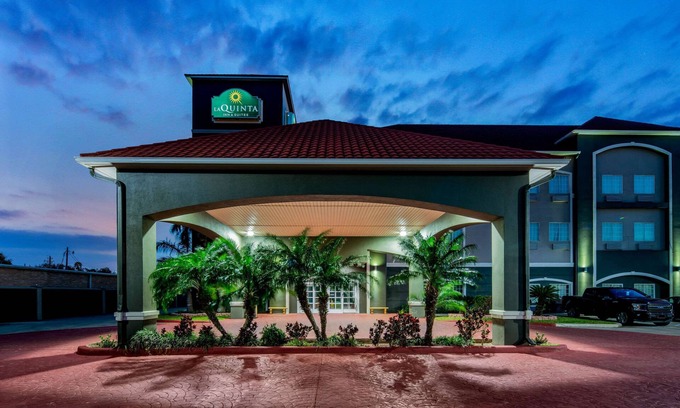 Alamo Hotel | Pet-Friendly Retreat at La Quinta Inn & Suites McAllen East
