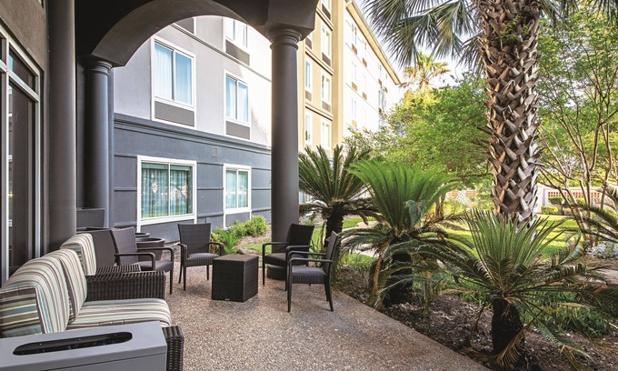 Austin Hotel | Convenient La Quinta Inn & Suites Near Austin Airport